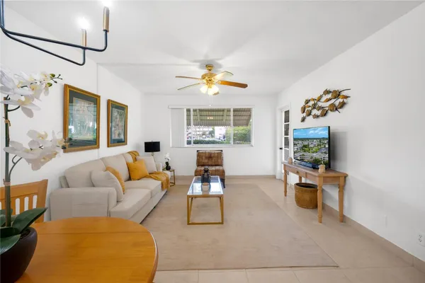Property Slideshow image 3 of 14 | 2856 garden dr 106, Lake Worth, FL, 33461