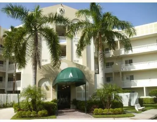 Property Slideshow image 2 of 19 | 7611 southampton ter apt 405a, Tamarac, FL, 33321