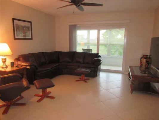 Property Slideshow image 3 of 31 | 601 nw 76th ter 206, Margate, FL, 33063