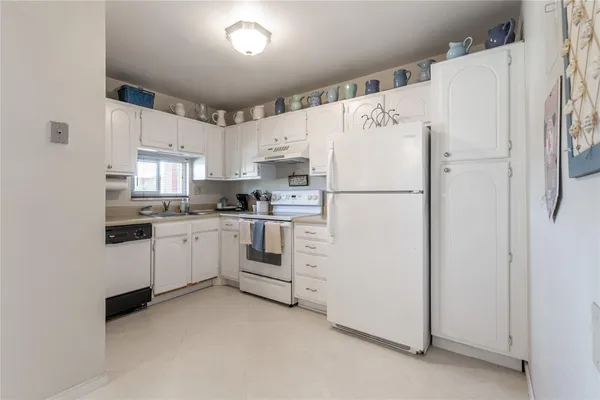Property Slideshow image 2 of 53 | 671 s hollybrook dr 306, Pembroke Pines, FL, 33025