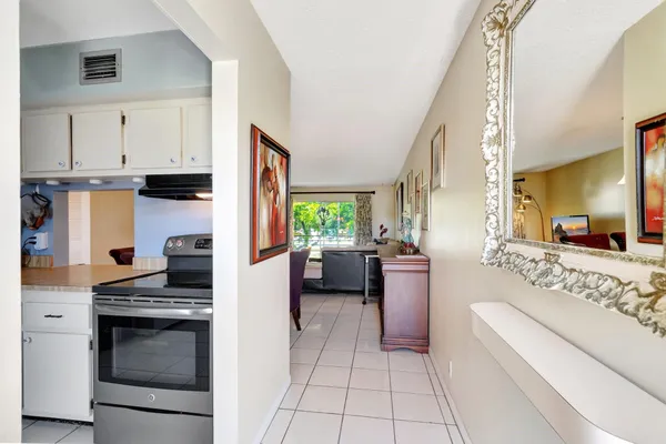 Property Slideshow image 3 of 67 | 100 lake meryl dr 201, West Palm Beach, FL, 33411