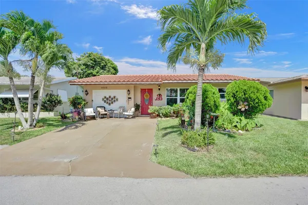 Property Slideshow image 3 of 32 | 4508 nw 43rd ter, Tamarac, FL, 33319