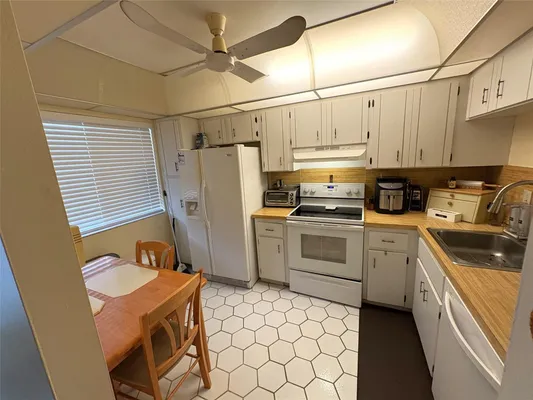 Property Slideshow image 3 of 17 | 3571 inverrary dr 209, Lauderhill, FL, 33319