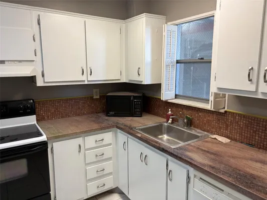 Property Slideshow image 3 of 17 | 5900 nw 44th st 607, Lauderhill, FL, 33319