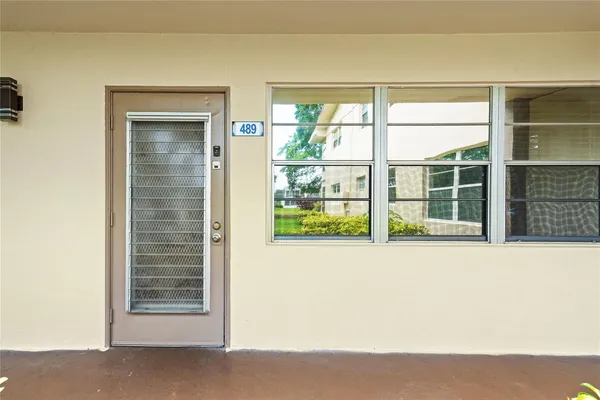 Property Slideshow image 2 of 20 | 489 tilford w # 489, Deerfield Beach, FL, 33442
