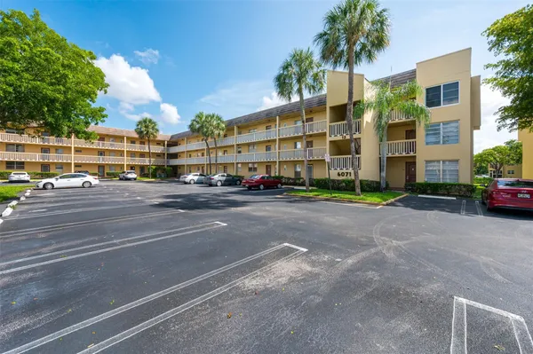 Property Slideshow image 2 of 39 | 6071 nw 61st ave 207, Tamarac, FL, 33319