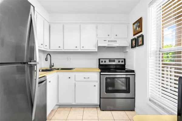 Property Slideshow image 3 of 39 | 6071 nw 61st ave 207, Tamarac, FL, 33319