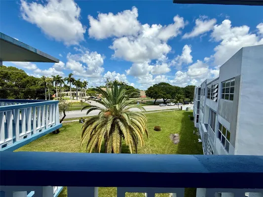 Property Slideshow image 2 of 49 | 2300 park ln 311, Hollywood, FL, 33021