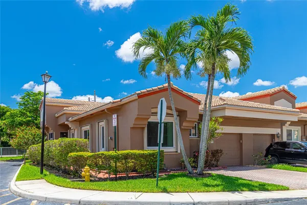 Property Slideshow image 2 of 39 | 10152 lombardy dr 10152, Tamarac, FL, 33321