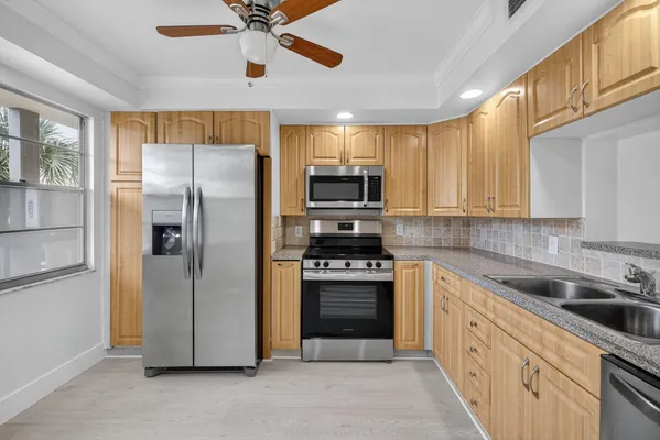 Property Slideshow image 2 of 24 | 2902 victoria cir g3, Coconut Creek, FL, 33066