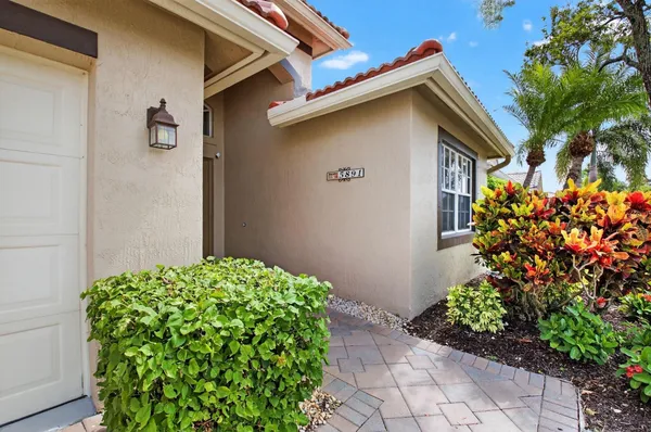 Property Slideshow image 2 of 62 | 5891 royal isles blvd, Boynton Beach, FL, 33437