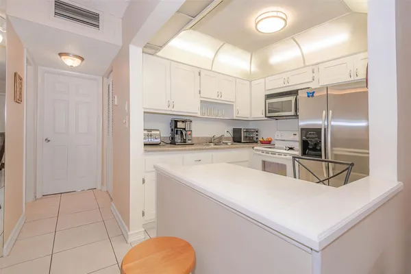 Property Slideshow image 2 of 36 | 3071 nw 47th ter 317, Lauderdale Lakes, FL, 33313