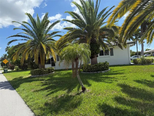 Property Slideshow image 2 of 19 | 4605 nw 49th st, Tamarac, FL, 33319