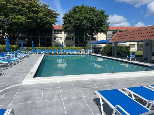 Property Slideshow image 2 of 10 | 9410 n hollybrook lake dr 310, Pembroke Pines, FL, 33025