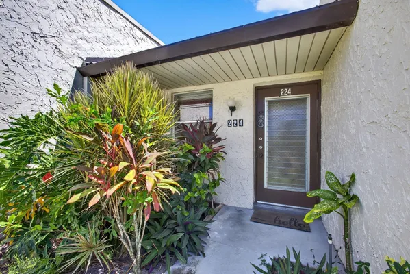 Property Slideshow image 2 of 30 | 224 lake constance dr # 224, West Palm Beach, FL, 33411