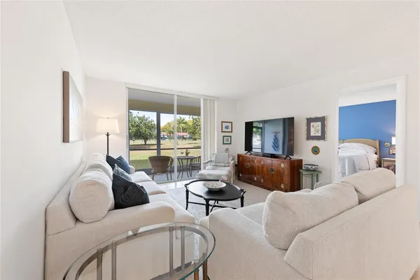 Property Slideshow image 2 of 36 | 9420 s hollybrook lake dr 109, Pembroke Pines, FL, 33025