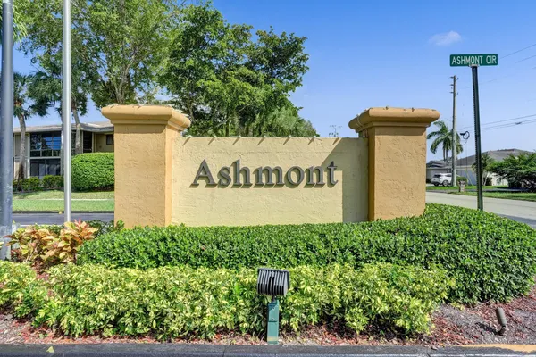 Property Slideshow image 2 of 67 | 7432 ashmont cir 208, Tamarac, FL, 33321