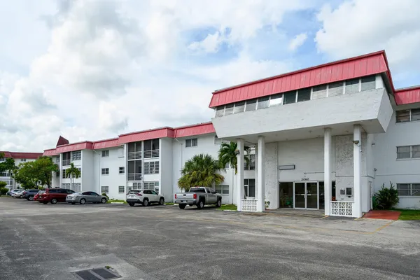 Property Slideshow image 2 of 9 | 2060 nw 48th ter 101, Lauderhill, FL, 33313