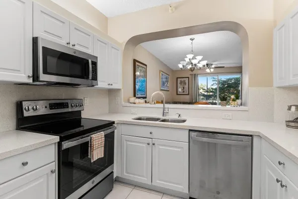 Property Slideshow image 3 of 28 | 7775 southampton ter apt 310, Tamarac, FL, 33321