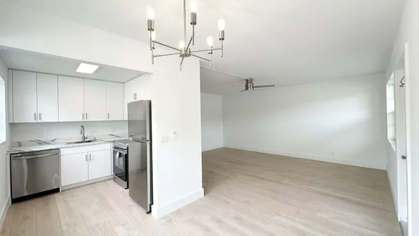 Property Slideshow image 2 of 43 | 109 harwood j 109, Deerfield Beach, FL, 33442