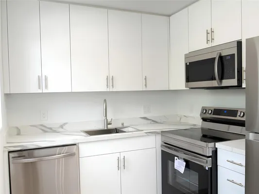 Property Slideshow image 3 of 43 | 109 harwood j 109, Deerfield Beach, FL, 33442