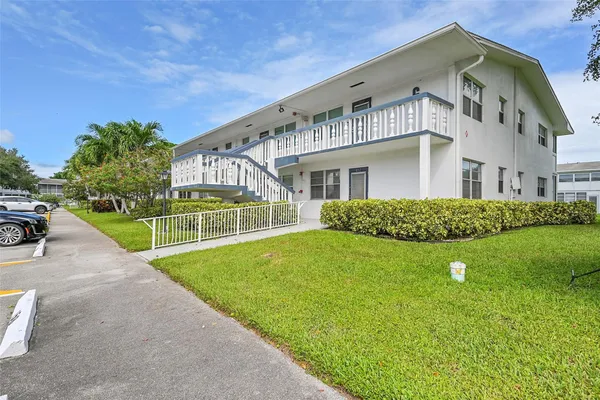 Property Slideshow image 3 of 56 | 154 upminster g # 154, Deerfield Beach, FL, 33442