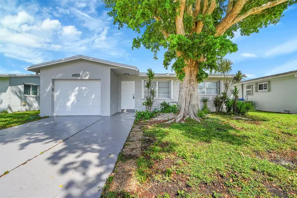 Property Slideshow image 2 of 35 | 6925 nw 11th st, Margate, FL, 33063