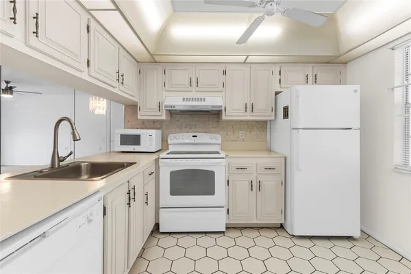 Property Slideshow image 2 of 31 | 2701 nassau bnd d2, Coconut Creek, FL, 33066