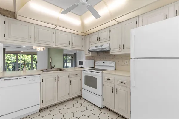 Property Slideshow image 3 of 31 | 2701 nassau bnd d2, Coconut Creek, FL, 33066