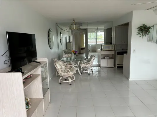 Property Slideshow image 3 of 11 | 4053 cornwall c # 4053, Boca Raton, FL, 33434