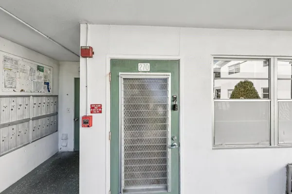 Property Slideshow image 2 of 20 | 270 newport r # 270, Deerfield Beach, FL, 33442