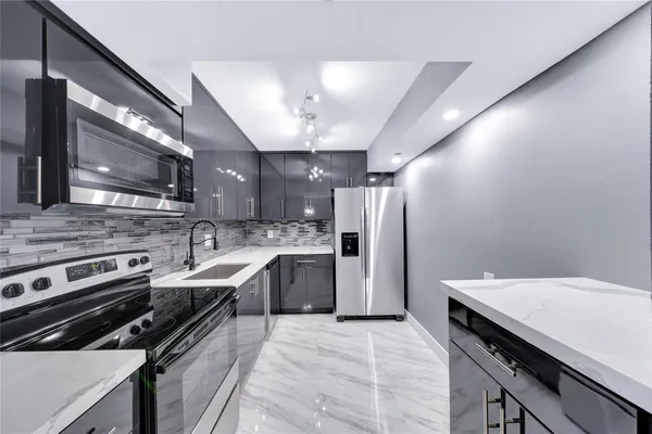 Property Slideshow image 3 of 53 | 1100 saint charles pl 708, Pembroke Pines, FL, 33026