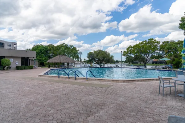 Property Slideshow image 2 of 19 | 1101 colony point cir 220, Pembroke Pines, FL, 33026