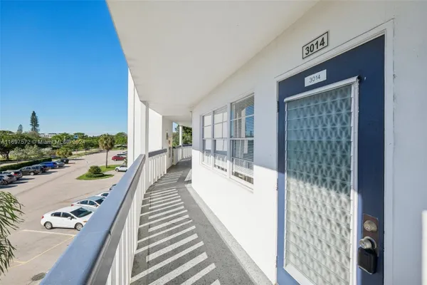 Property Slideshow image 3 of 23 | 3014 oakridge a # 3014, Deerfield Beach, FL, 33442