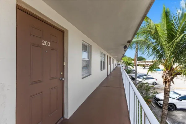 Property Slideshow image 2 of 29 | 7200 nw 5th pl apt 203, Margate, FL, 33063
