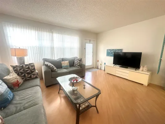 Property Slideshow image 2 of 57 | 2004 harwood c 2004, Deerfield Beach, FL, 33442