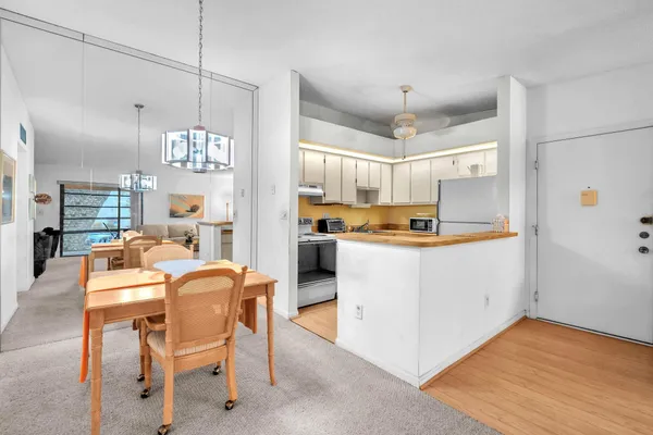 Property Slideshow image 3 of 31 | 10419 e clairmont cir 205, Tamarac, FL, 33321