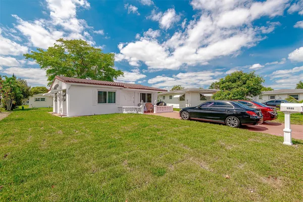 Property Slideshow image 2 of 22 | 1005 nw 73rd ave, Margate, FL, 33063