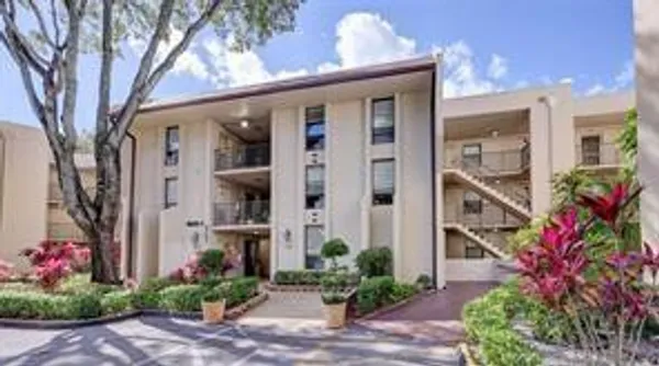 Property Slideshow image 2 of 40 | 6701 n university dr apt 216, Tamarac, FL, 33321