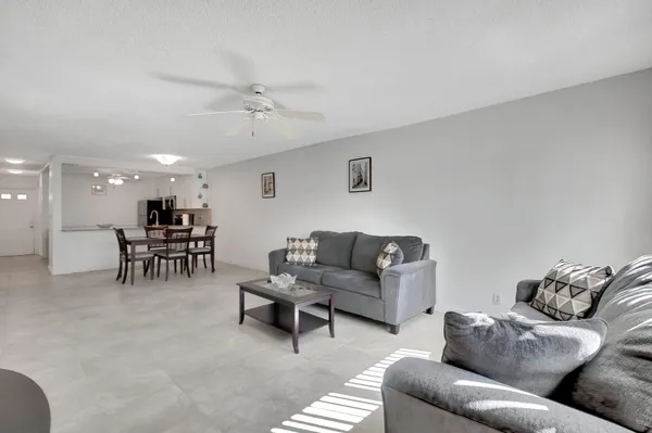 Property Slideshow image 2 of 52 | 9110 fairbanks ln apt 5, Boca Raton, FL, 33496