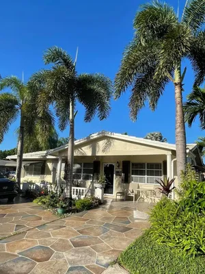 Property Slideshow image 2 of 20 | 4401 nw 43rd ave, Tamarac, FL, 33319