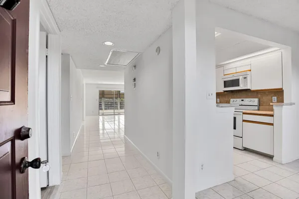 Property Slideshow image 2 of 35 | 1801 eleuthera pt g3, Coconut Creek, FL, 33066