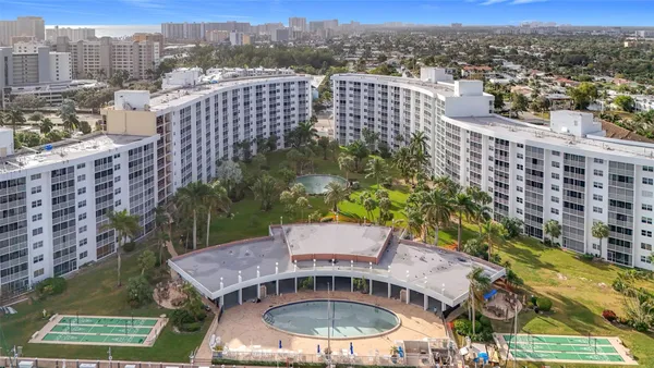 Property Slideshow image 3 of 23 | 2731 ne 14th street cswy 812, Pompano Beach, FL, 33062