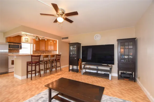Property Slideshow image 3 of 37 | 357 saxony h # 357, Delray Beach, FL, 33446