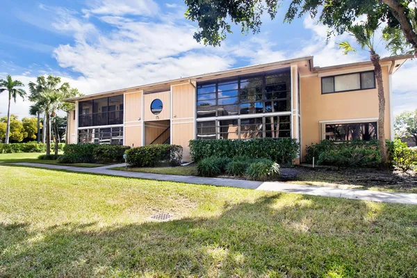 Property Slideshow image 3 of 24 | 7194 ashmont cir # 112, Tamarac, FL, 33321