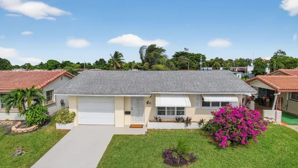Property Slideshow image 2 of 40 | 4305 nw 49th dr, Tamarac, FL, 33319