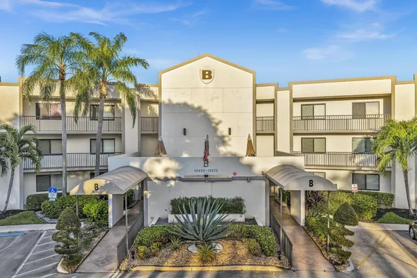 Property Slideshow image 2 of 83 | 10442 e clairmont cir 204, Tamarac, FL, 33321