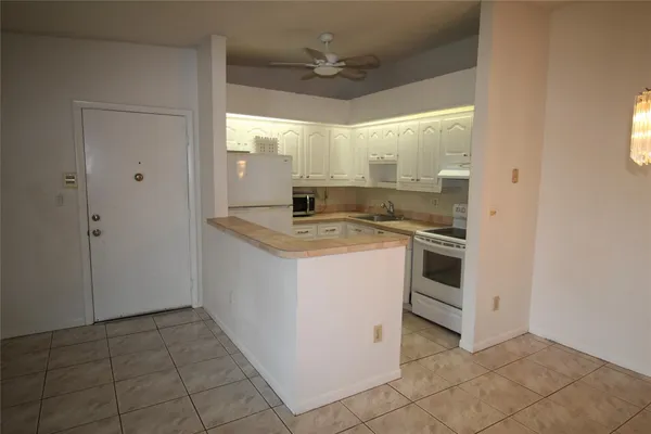 Property Slideshow image 2 of 12 | 9728 s belfort cir # 206, Tamarac, FL, 33321