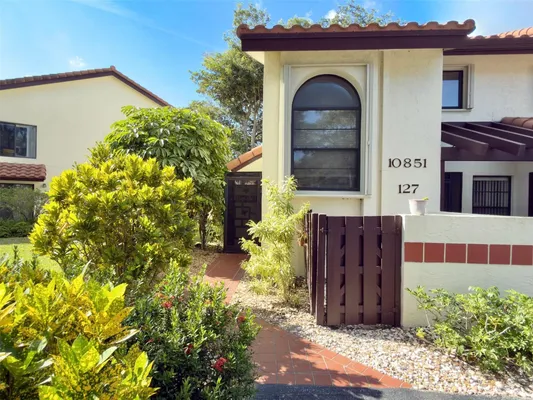 Property Slideshow image 2 of 50 | 10851 palm lake ave 201, Boynton Beach, FL, 33437