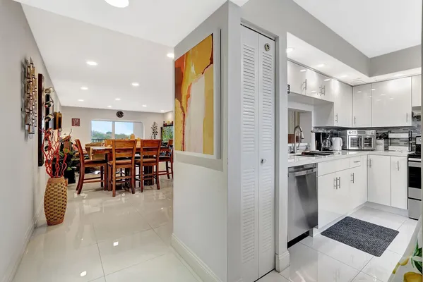 Property Slideshow image 2 of 37 | 1401 sw 128th ter 406h, Pembroke Pines, FL, 33027